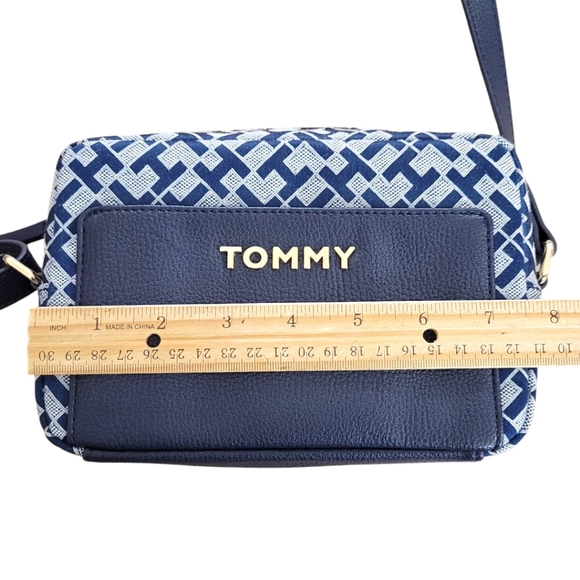 🆕️ Tommy Hilfiger Geometric Jacquard Crossbody Bag - NWT - Picture 7 of 10